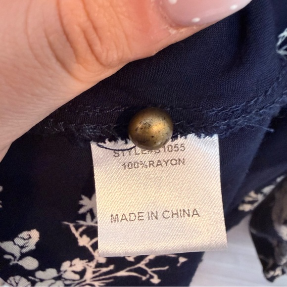 JODIFL Navy Floral Print Keyhole Long Sleeve Blouse - Size Small - Picture 6 of 7